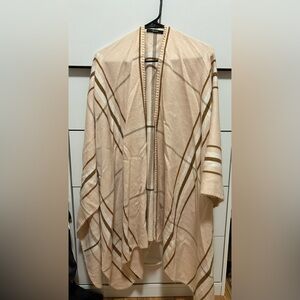 Woman’s one size poncho.